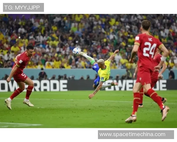 维尼修斯足球背包挂件球星卡设计独特时尚个性潮流必备小物品 维尼修斯足球背包挂件球星卡设计独特时尚个性潮流必备小物品