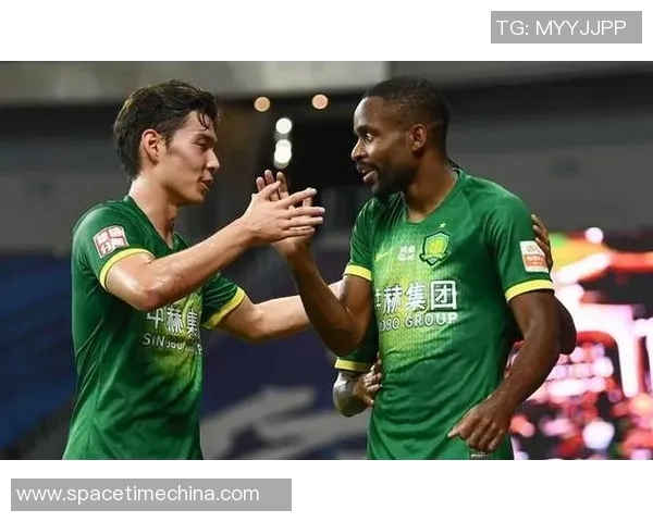 足球场上的中长发球星盘点 风采与实力并存的魅力发型