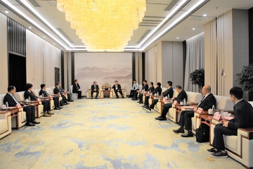 市委副书记、市长张君毅会见永信贵宾会217集团合作同伴—日本TPR株式会社会长末廣博