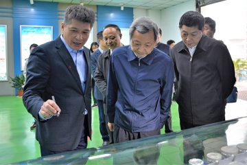 河南省信阳市委书记、市长尚向阳一行光临永信贵宾会217集团调研参观